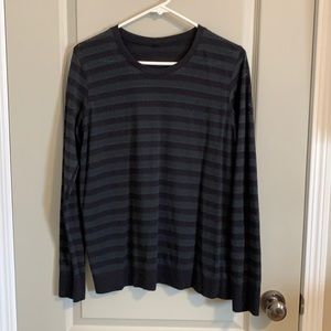 Lululemon Black Longsleeved shirt
